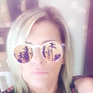 Meet your Posher, Laurie